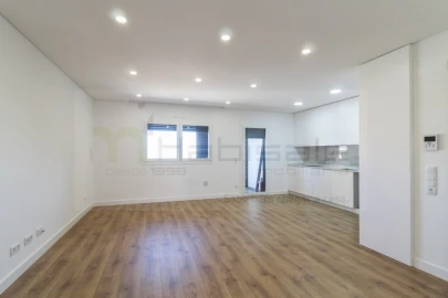 Apartamento T3 para Venda em Santo António dos Cavaleiros e Frielas