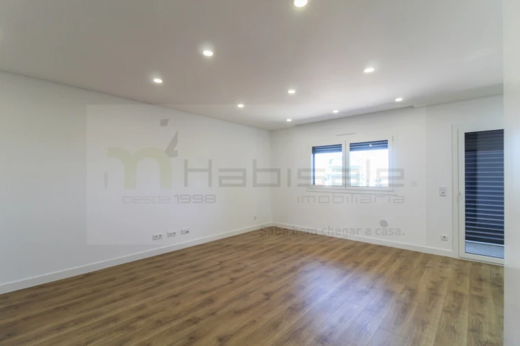 Apartamento T3 para Venda em Santo António dos Cavaleiros e Frielas Foto 3