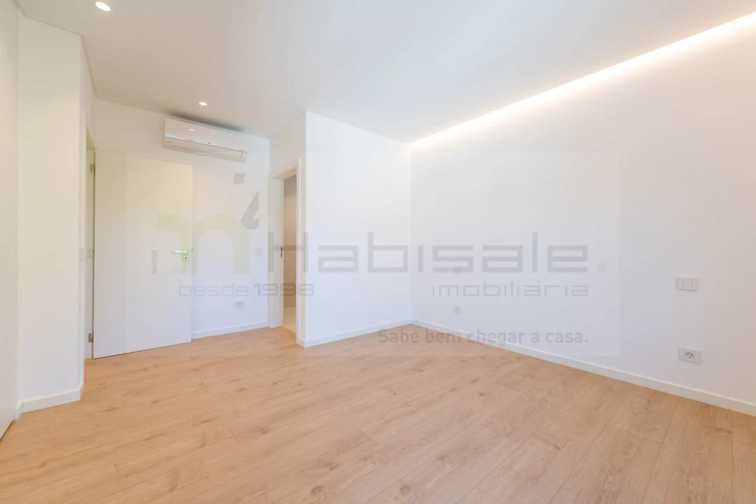 Apartamento T3 para Venda em Carcavelos e Parede Foto 23