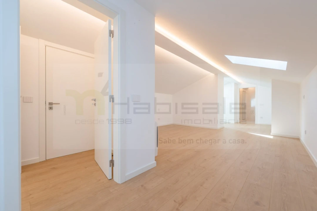 Apartamento T3 para Venda em Carcavelos e Parede Foto 39