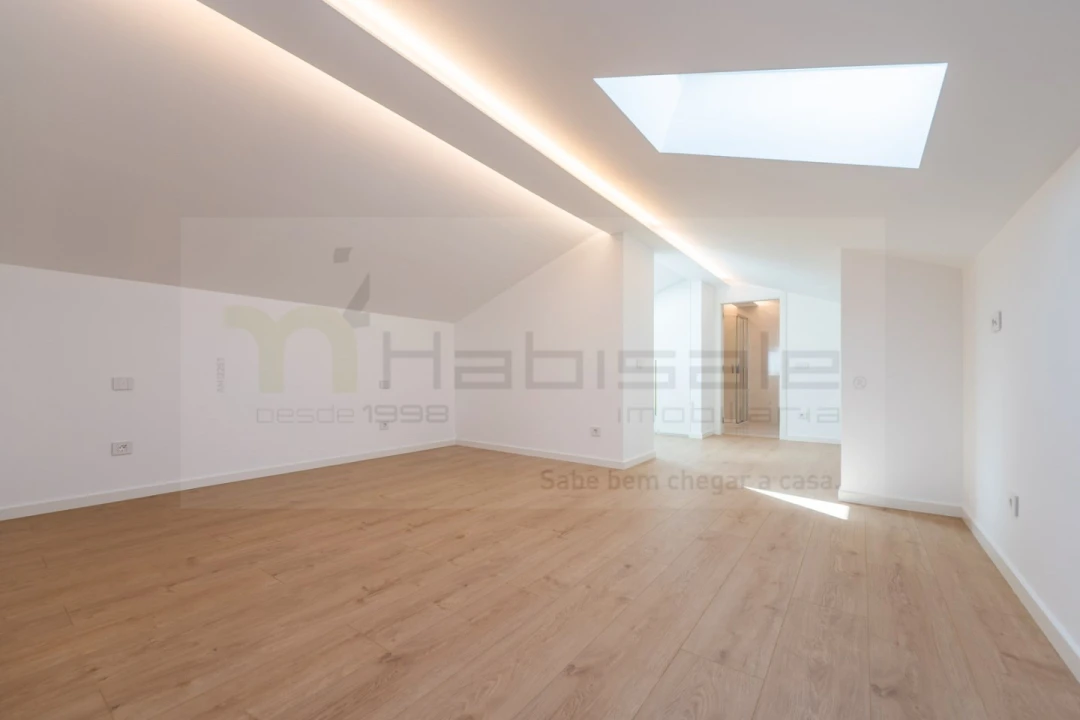 Apartamento T3 para Venda em Carcavelos e Parede Foto 40