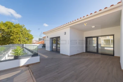 Apartamento T3 para Venda em Carcavelos e Parede