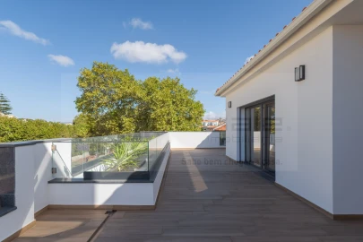 Apartamento T3 para Venda em Carcavelos e Parede