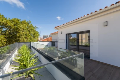 Apartamento T3 para Venda em Carcavelos e Parede