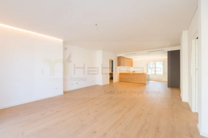Apartamento T3 para Venda em Carcavelos e Parede