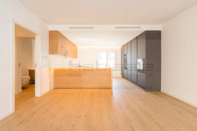 Apartamento T3 para Venda em Carcavelos e Parede