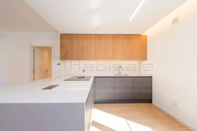 Apartamento T3 para Venda em Carcavelos e Parede