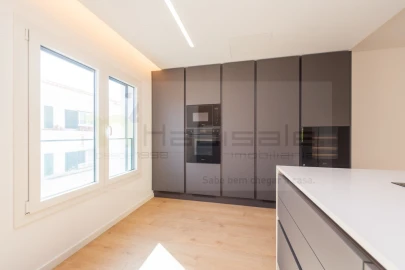 Apartamento T3 para Venda em Carcavelos e Parede