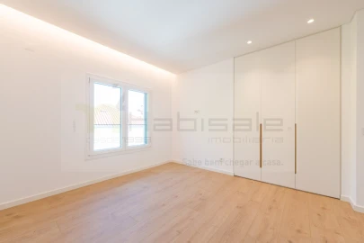 Apartamento T3 para Venda em Carcavelos e Parede