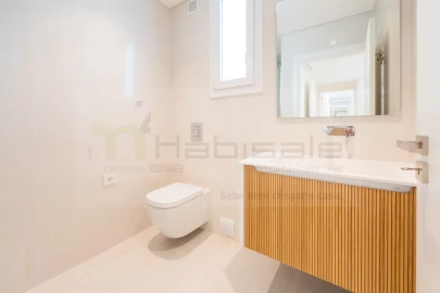 Apartamento T3 para Venda em Carcavelos e Parede