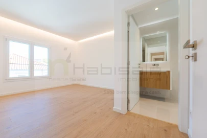 Apartamento T3 para Venda em Carcavelos e Parede
