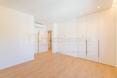 Apartamento T3 para Venda em Carcavelos e Parede