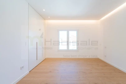 Apartamento T3 para Venda em Carcavelos e Parede