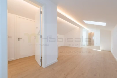 Apartamento T3 para Venda em Carcavelos e Parede