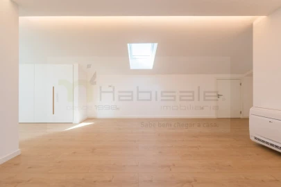 Apartamento T3 para Venda em Carcavelos e Parede