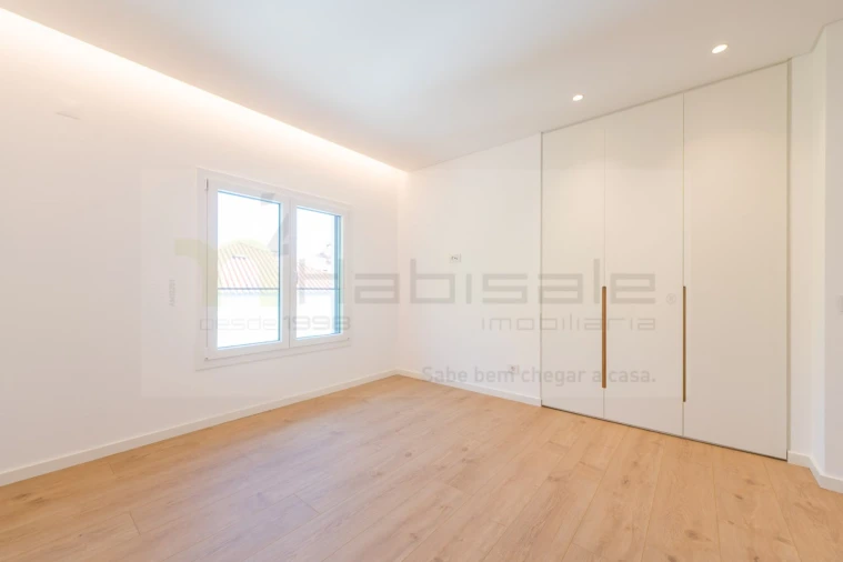 Apartamento T3 para Venda em Carcavelos e Parede Foto 24