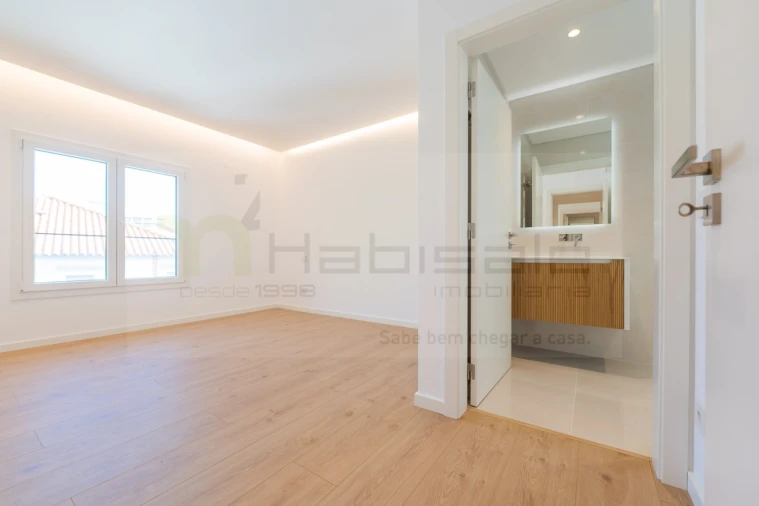 Apartamento T3 para Venda em Carcavelos e Parede Foto 28