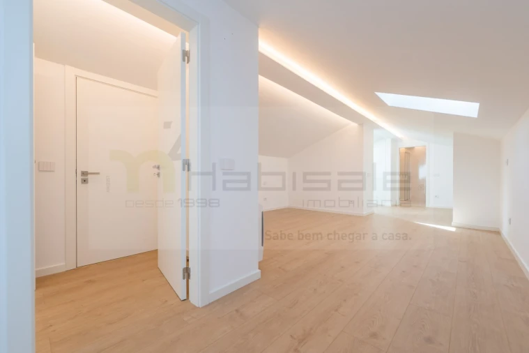 Apartamento T3 para Venda em Carcavelos e Parede Foto 39