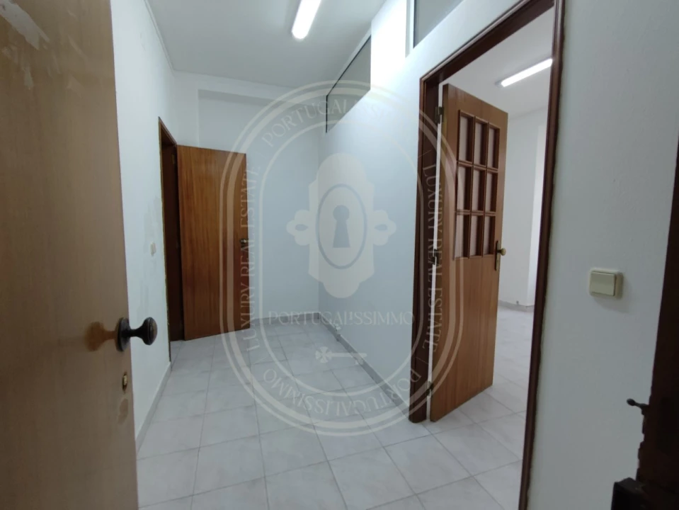Escritório para Arrendamento em São João Baptista e Santa Maria dos Olivais Foto 4