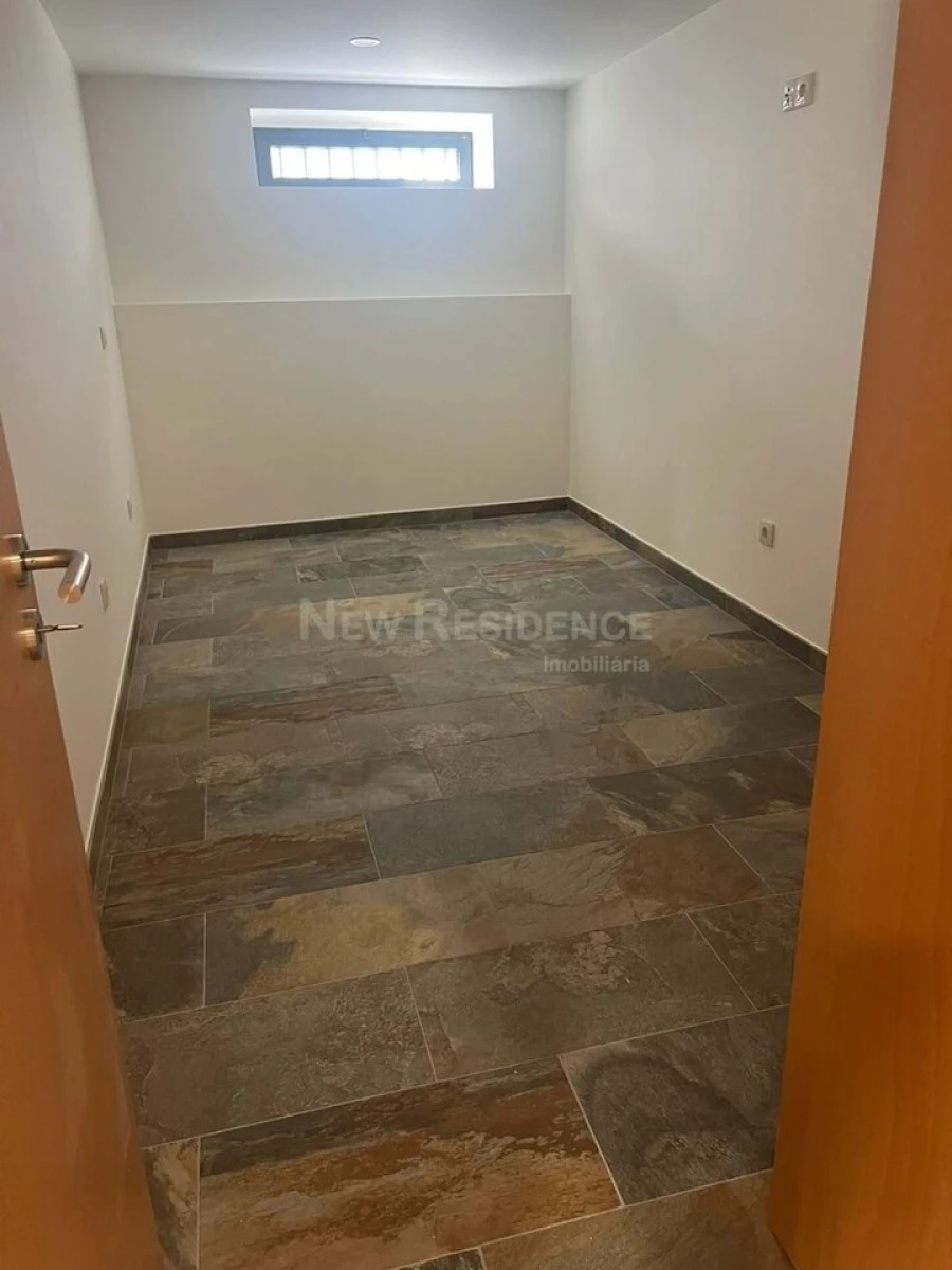 Moradia T4 para Venda em Espinho Foto 6