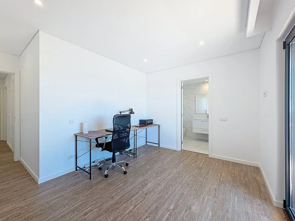Apartamento T4 para Venda em Portimão Foto 33