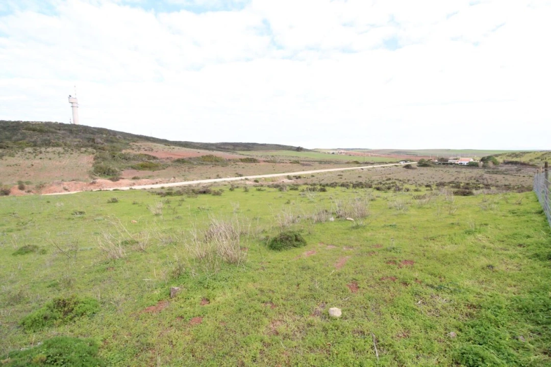 Terreno para Venda em Vila do Bispo e Raposeira Foto 2