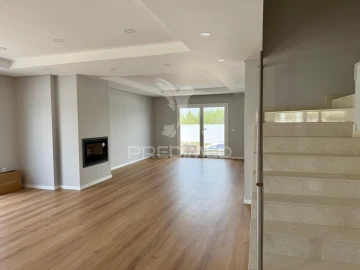 Moradia T4 para Venda em Azeitão (São Lourenço e São Simão)