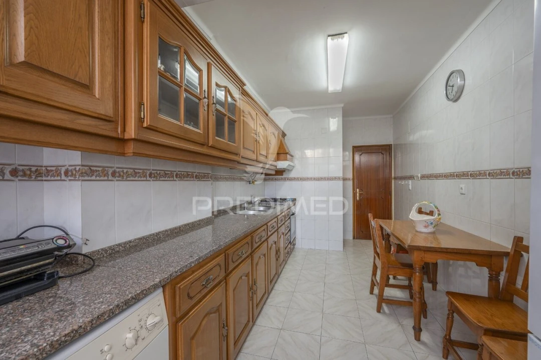 Apartamento T3 para Venda em Pontinha e Famões Foto 7