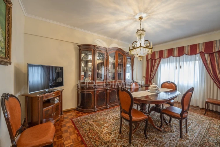 Apartamento T3 para Venda em Pontinha e Famões Foto 3