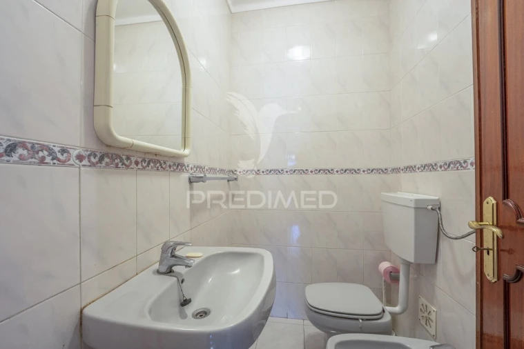 Apartamento T3 para Venda em Pontinha e Famões Foto 11