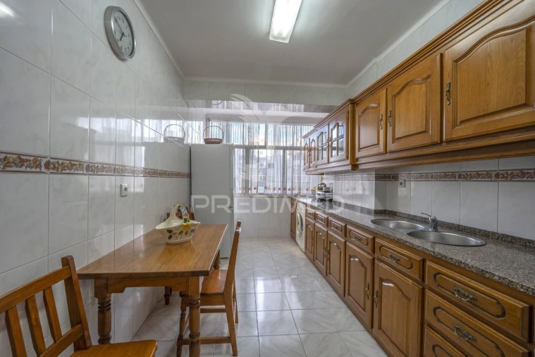 Apartamento T3 para Venda em Pontinha e Famões Foto 5