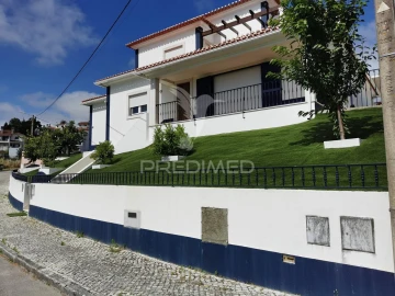 Moradia T4 para Venda em São João Baptista e Santa Maria dos Olivais