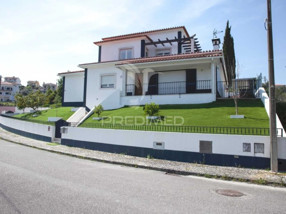 Moradia T4 para Venda em São João Baptista e Santa Maria dos Olivais Foto 1