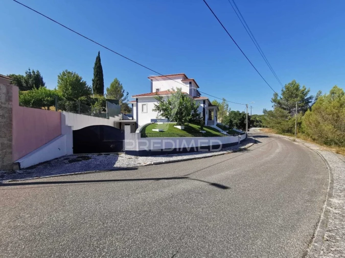 Moradia T4 para Venda em São João Baptista e Santa Maria dos Olivais Foto 4
