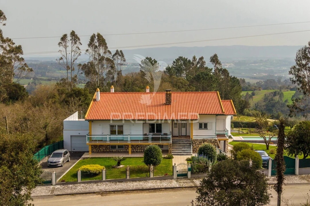 Moradia T3 para Venda em Cela Foto 37