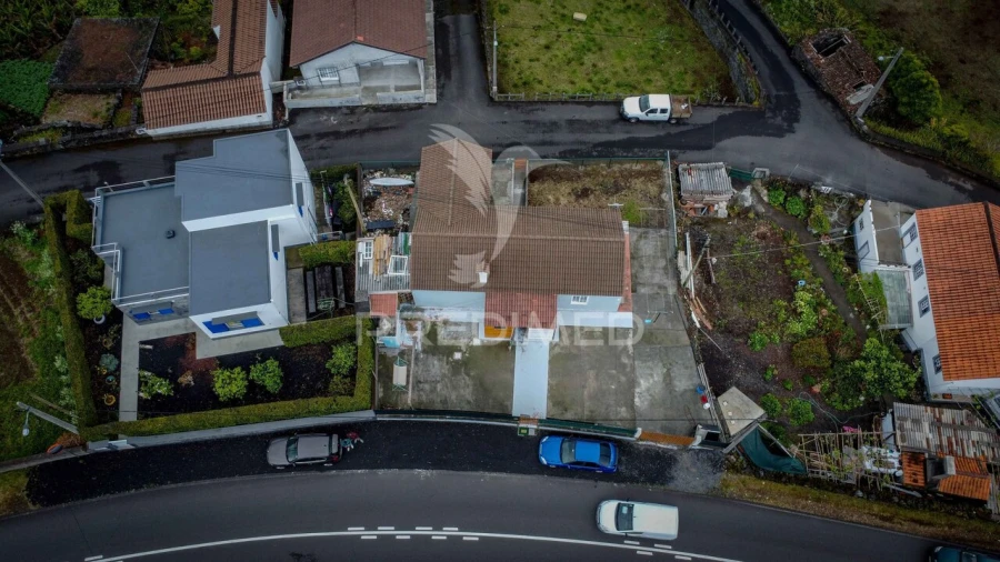 Moradia T2 para Venda em Lajes do Pico Foto 2