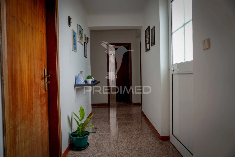 Moradia T2 para Venda em Lajes do Pico Foto 17