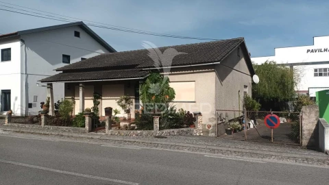 Moradia T4 para Venda em Batalha