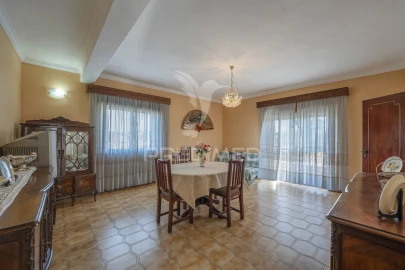 Moradia T4 para Venda em Charneca de Caparica e Sobreda