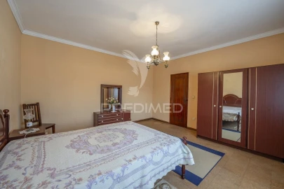 Moradia T4 para Venda em Charneca de Caparica e Sobreda