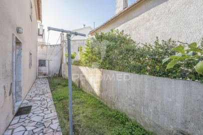 Moradia T4 para Venda em Charneca de Caparica e Sobreda