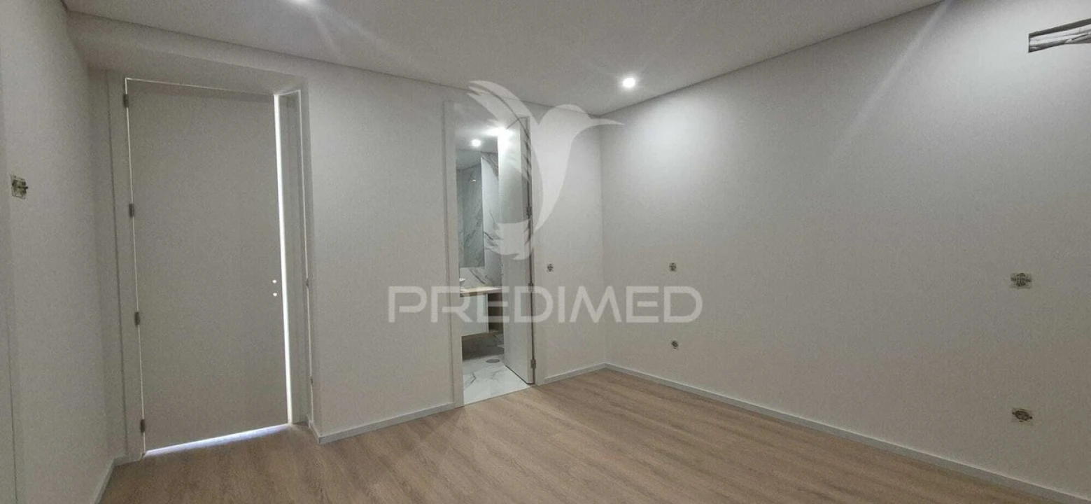 Moradia T4 para Venda em Palmeira Foto 35