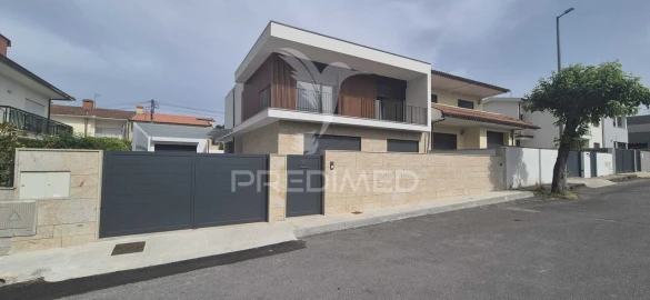 Moradia T4 para Venda em Palmeira