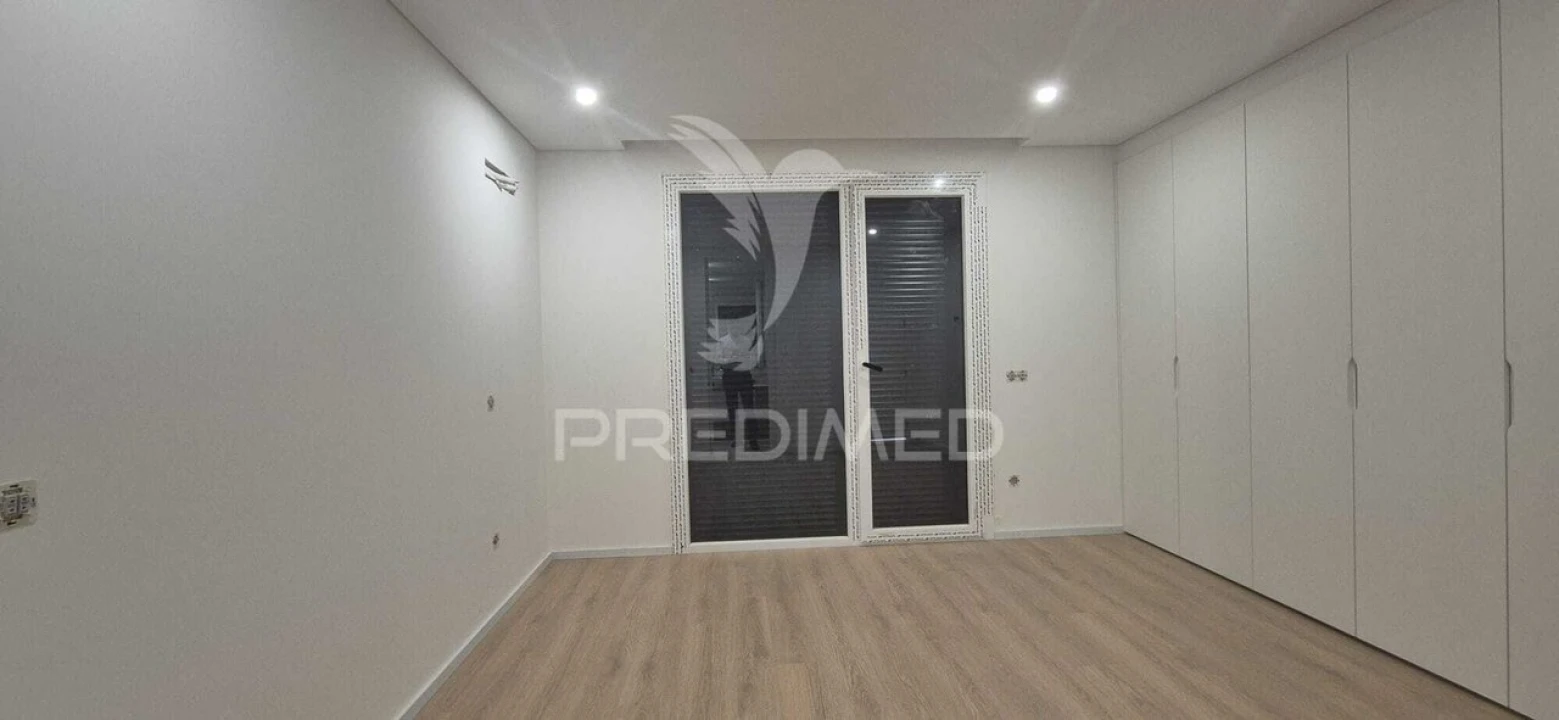 Moradia T4 para Venda em Palmeira Foto 36