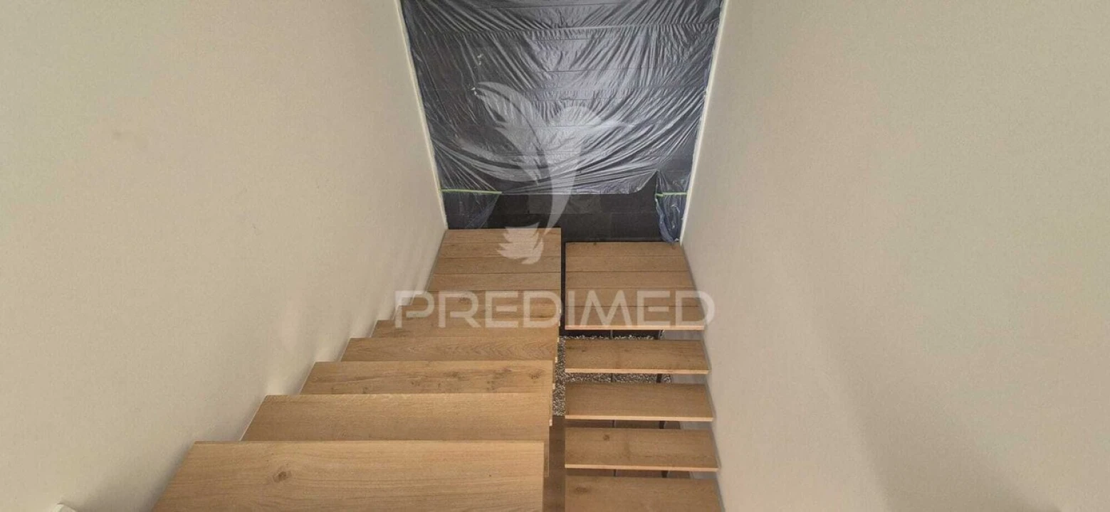 Moradia T4 para Venda em Palmeira Foto 17