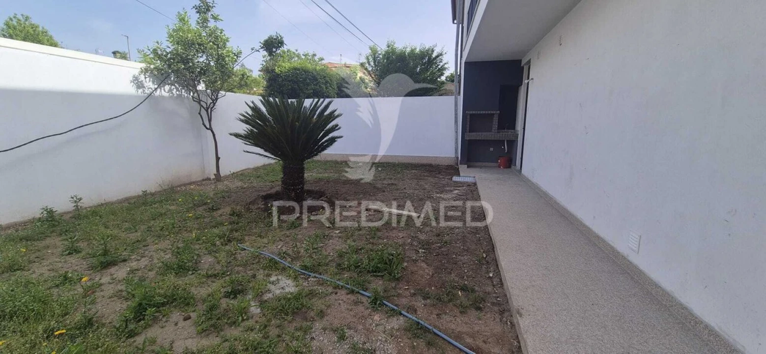 Moradia T4 para Venda em Palmeira Foto 37