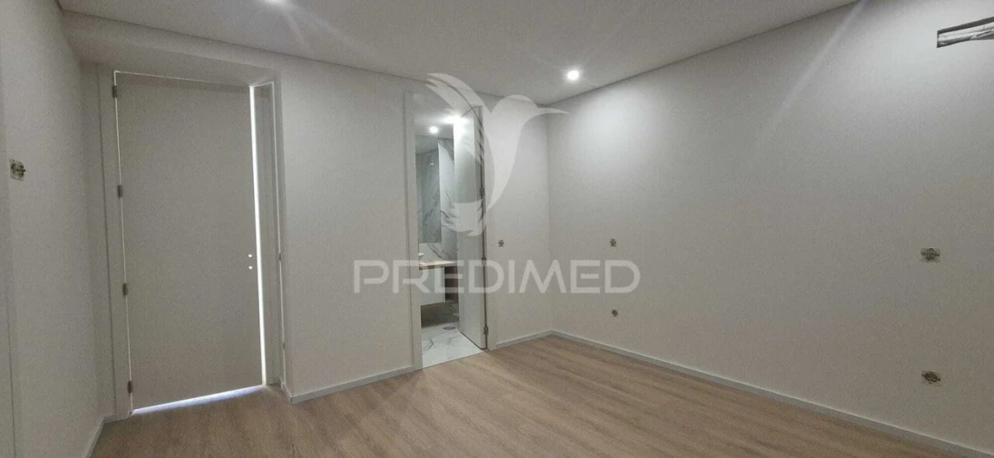 Moradia T4 para Venda em Palmeira Foto 35