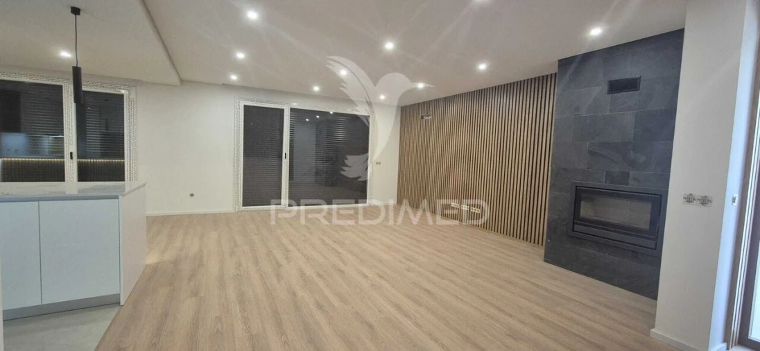 Moradia T4 para Venda em Palmeira Foto 10