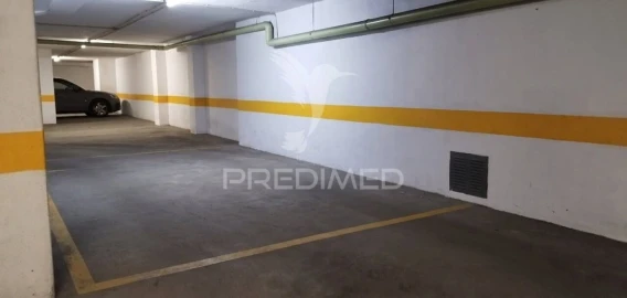 Apartamento T2 para Venda em Santo António dos Cavaleiros e Frielas