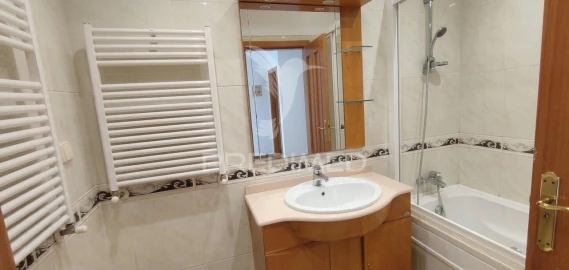 Apartamento T2 para Venda em Santo António dos Cavaleiros e Frielas